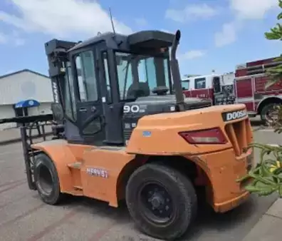 Montacargas diésel 2016  Doosan D90S-7 (1)
