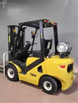 Propane Forklifts 2023  Yale GLC050UX (2)