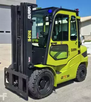 Propane Forklifts 2023  Clark GTS30 (1)
