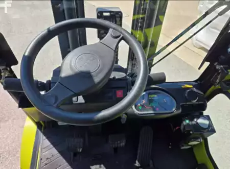 Propane Forklifts 2023  Clark GTS30 (2)