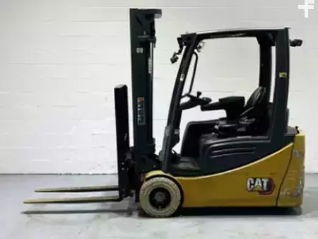 Montacargas Eléctrico (4 ruedas) 2022  CAT Lift Trucks 2ET3500 (1)