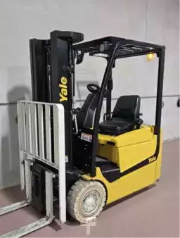Montacargas Eléctrico (4 ruedas) 2016  Yale ERP025VC (1)