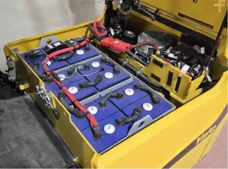 Montacargas Eléctrico (4 ruedas) 2016  Yale ERP025VC (4)