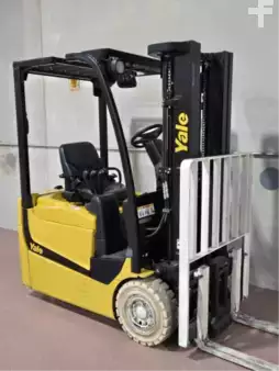 Montacargas Eléctrico (4 ruedas) 2016  Yale ERP025VC (6)