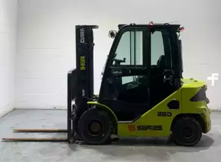 Montacargas diésel 2016  Clark C30D (1)