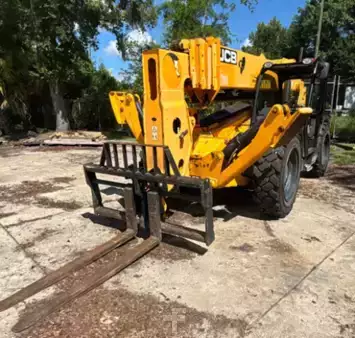 Manipulador Telescópico fijo 2022  JCB 510-56 (1)