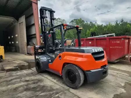 Diesel Forklifts 2016  Toyota 8FD80U (2)