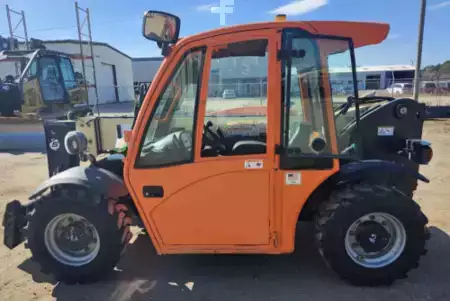 Manipulador Telescópico fijo 2022  JLG G5-18A (1)