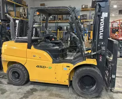 Montacargas diésel 2022  Hyundai 45D-9 (1)