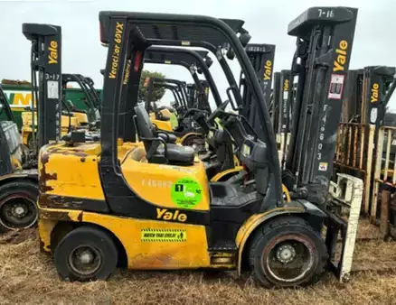 Propane Forklifts 2016  Yale GLP060VX (1)