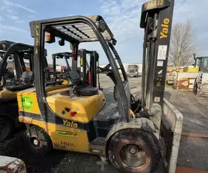 Propane Forklifts 2016  Yale GLP060VX (4)