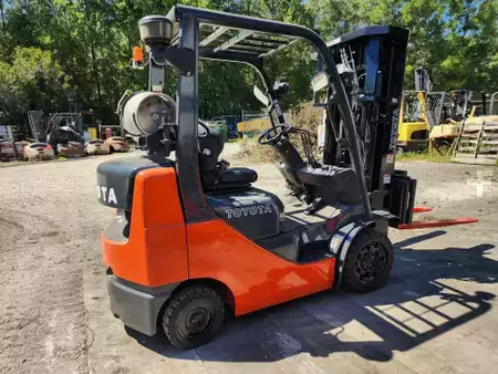 Propane Forklifts 2012  Toyota 8FGCU25 (3)