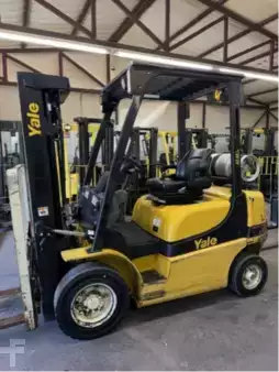 Propane Forklifts 2020  Yale GLP040MX (1)