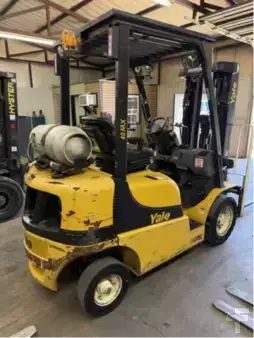 Propane Forklifts 2020  Yale GLP040MX (4)
