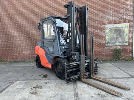 Diesel Forklifts 2016  Toyota 40- 8FD40N (1)