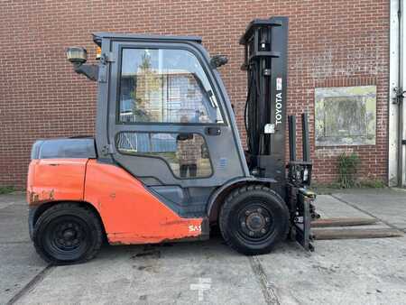 Diesel Forklifts 2016  Toyota 40- 8FD40N (2)