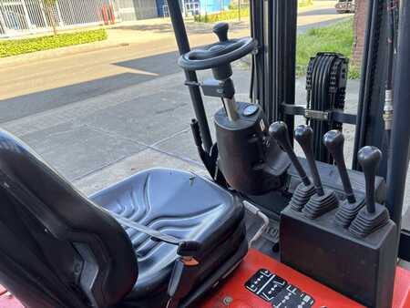 3-wiel elektrische heftrucks 2005  Linde E12Z-02 (10)