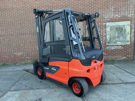 Elektryczne 4-kołowe 2020  Linde E25-01 (3)