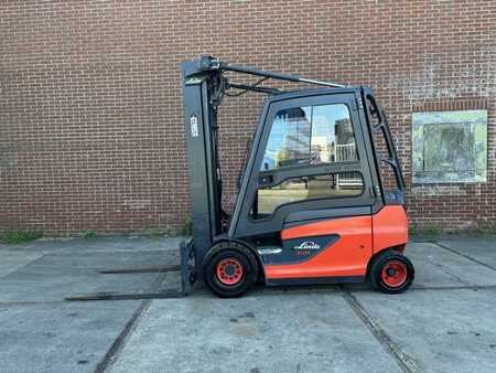 Elektryczne 4-kołowe 2020  Linde E25-01 (6)