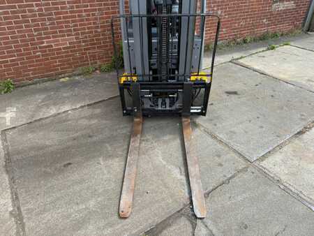 Electric - 3 wheels - Jungheinrich EFG220 (10)