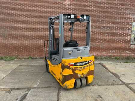 Electric - 3 wheels - Jungheinrich EFG220 (4)