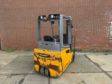 Electric - 3 wheels - Jungheinrich EFG220 (5)