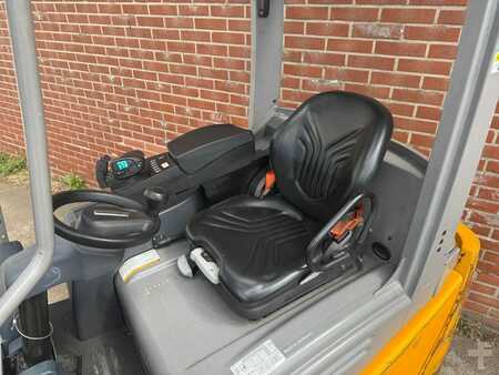 Electric - 3 wheels - Jungheinrich EFG220 (7)