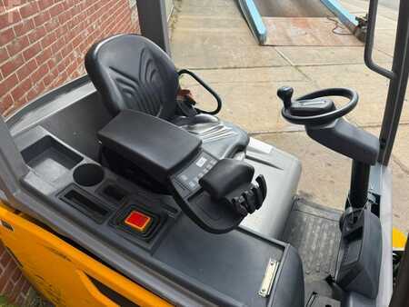 Electric - 3 wheels - Jungheinrich EFG220 (9)