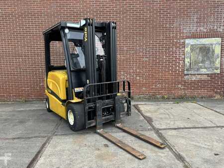 Eléctrica de 4 ruedas 2017  Yale ERP25 VLE 2145 (1)