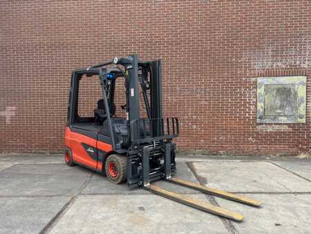 4-wiel elektrische heftrucks  Linde E30L-01 (1)