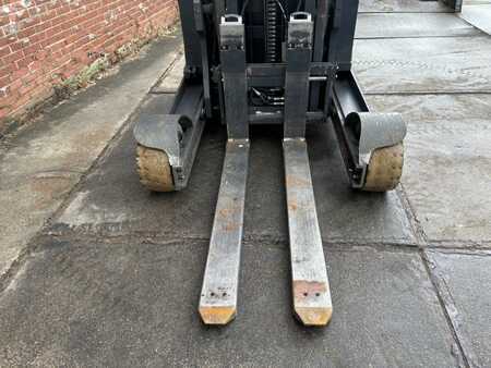 Schubmaststapler 2016  Linde R20G-01 (7)