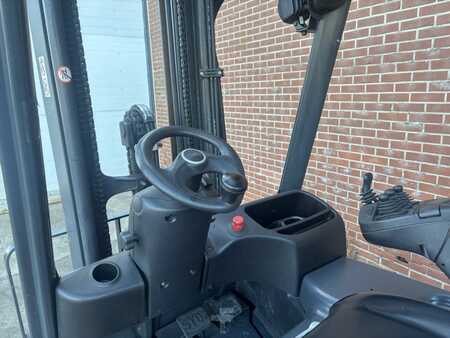 4-wiel elektrische heftrucks  Linde E16PH-02 (4)
