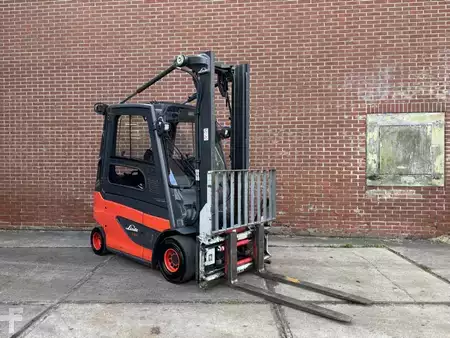 Elektromos 4 kerekű 2019  Linde E25-01 (1)