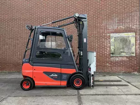 Elektromos 4 kerekű 2019  Linde E25-01 (4)