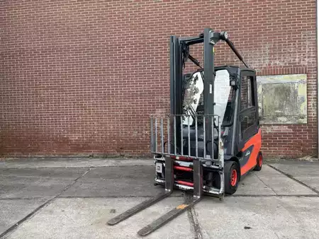 Elektromos 4 kerekű 2019  Linde E25-01 (6)