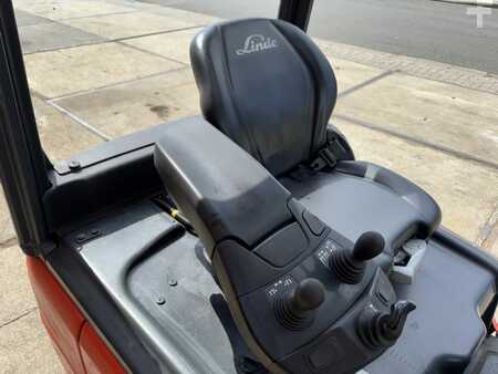 3-wiel elektrische heftrucks 2017  Linde E16-02 (10)