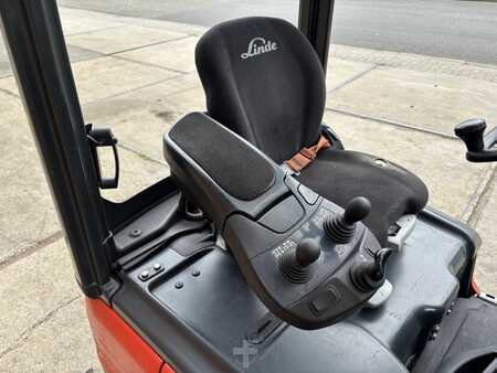 3-wiel elektrische heftrucks 2018  Linde E12-02 (10)