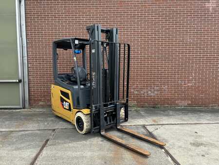 3-wiel elektrische heftrucks - CAT Lift Trucks 2ET4000 (1)