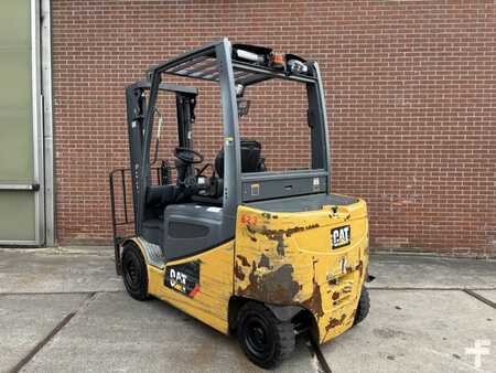 Elektro čtyřkolový VZV - CAT Lift Trucks 2EP5000 (3)