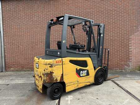 Elektro čtyřkolový VZV - CAT Lift Trucks 2EP5000 (4)