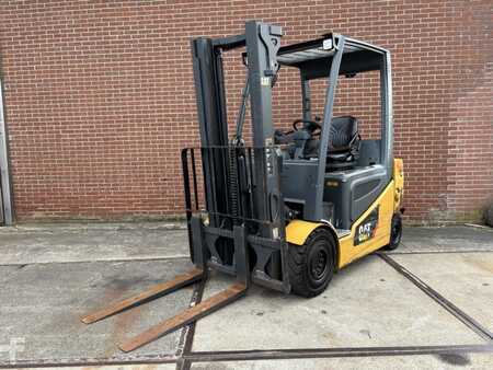 Elektro čtyřkolový VZV - CAT Lift Trucks 2EP5000 (5)