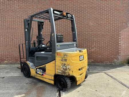 Elektro čtyřkolový VZV - CAT Lift Trucks 2EP5000 (3)