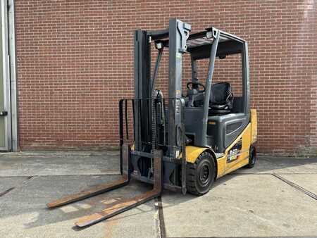 Elektro čtyřkolový VZV - CAT Lift Trucks 2EP5000 (5)