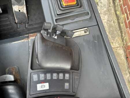 Elektro čtyřkolový VZV - CAT Lift Trucks 2EP5000 (7)