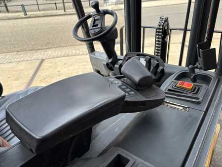 Elektro čtyřkolový VZV - CAT Lift Trucks 2EP5000 (9)