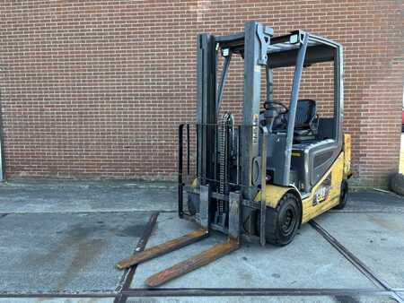 Elektro čtyřkolový VZV - CAT Lift Trucks 2EP5000 (3)