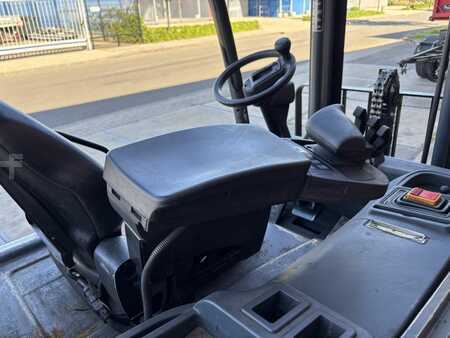 Elektro čtyřkolový VZV - CAT Lift Trucks 2EP5000 (8)