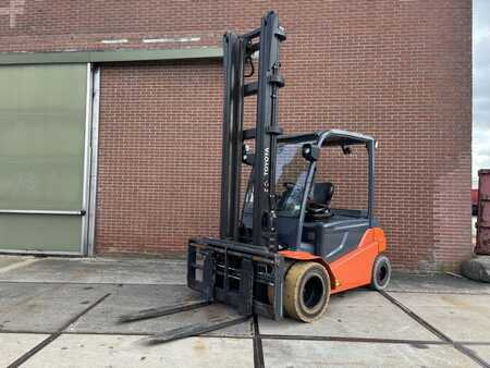 Elektromos 4 kerekű 2018  Toyota 8FBMT50 (4)