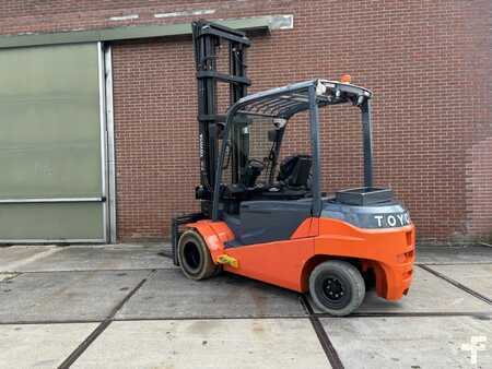 Elektromos 4 kerekű 2018  Toyota 8FBMT50 (5)