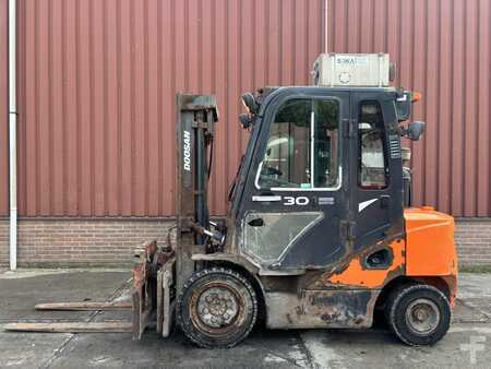 Chariots élévateurs diesel 2018  Doosan D30S-7 (3)